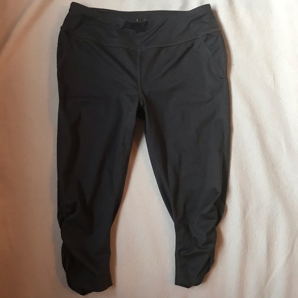 Aspire Cropped Athletic Leggings
